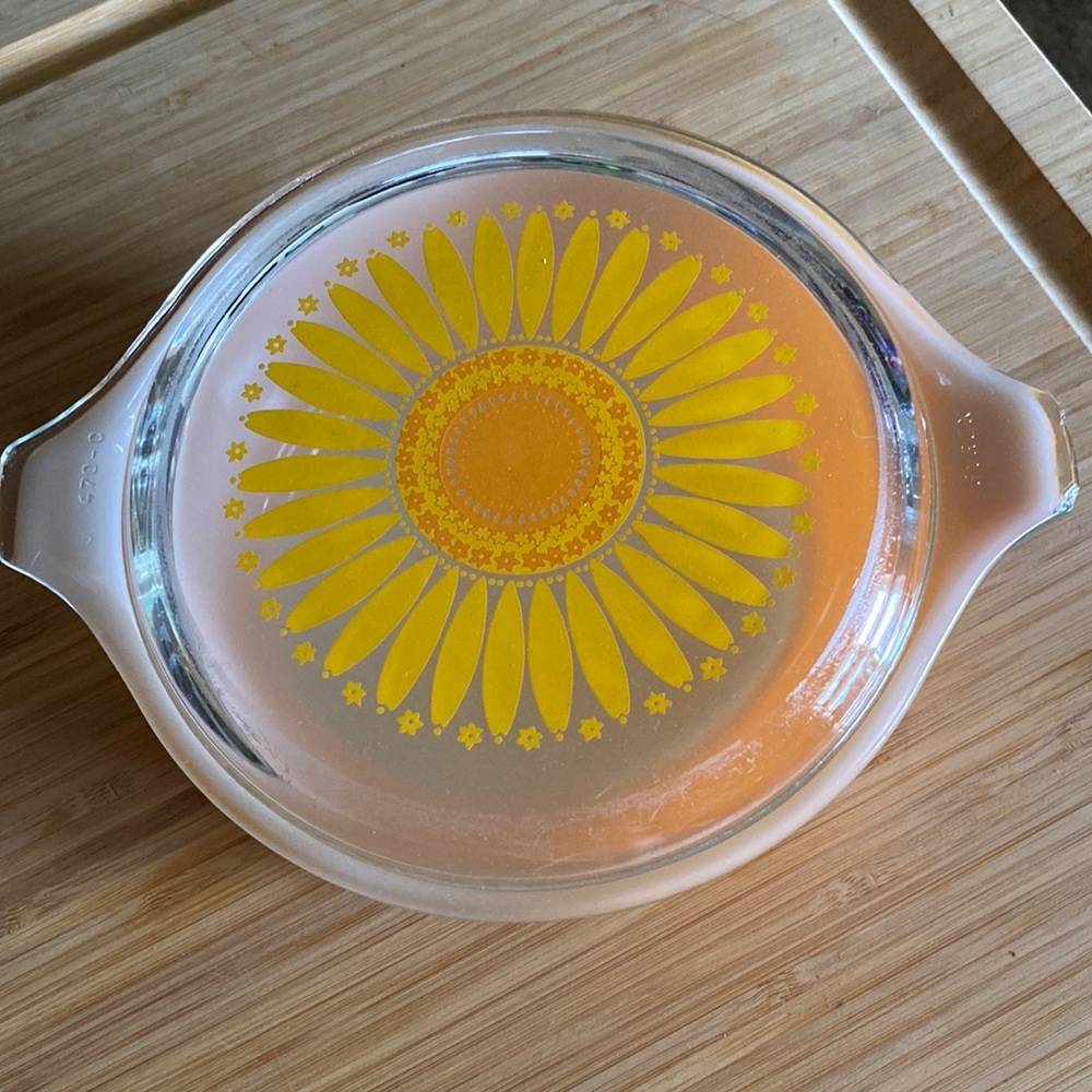 Pyrex Sunflower Casserole Dish